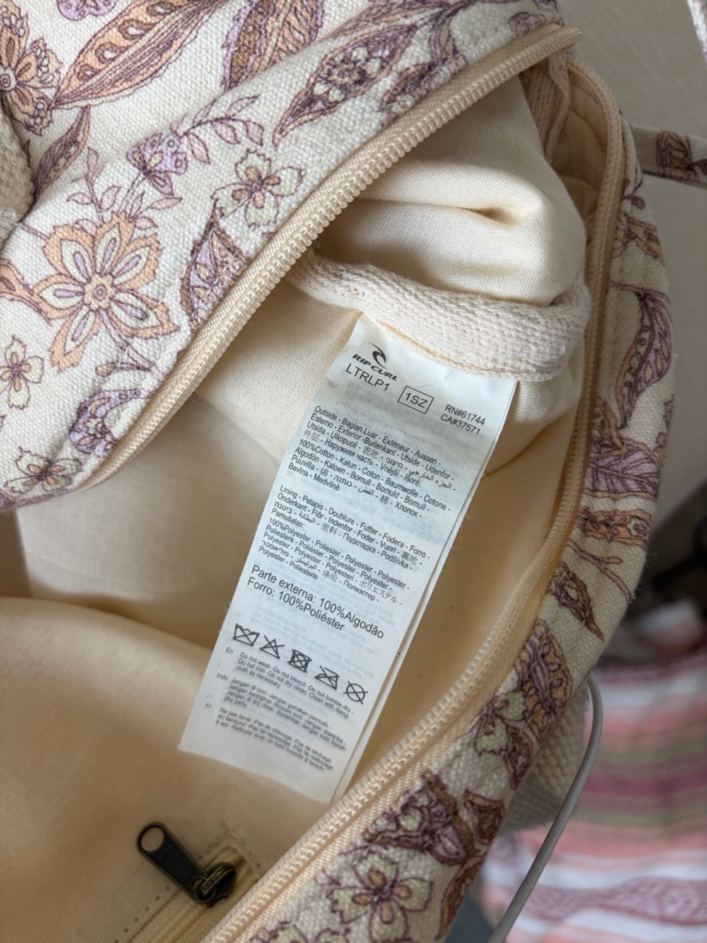 Rip Curl | Canvas Floral Weekender Bag in Cream and Mauve - Picture 5 of 6